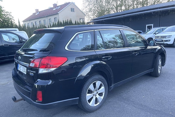 Subaru Outback 8 of 19