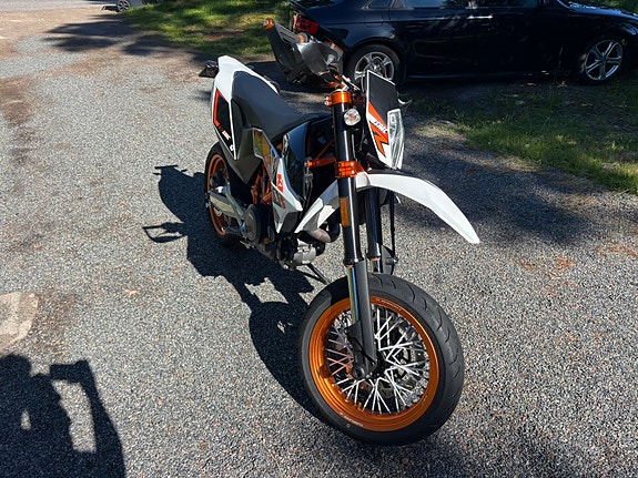 KTM 690 SMC R 3 of 5