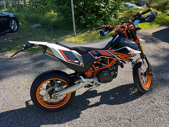 KTM 690 SMC R 2 of 5