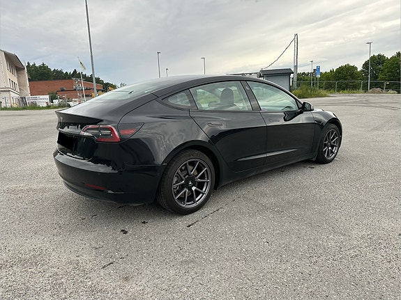 Tesla Model 3 5 of 5