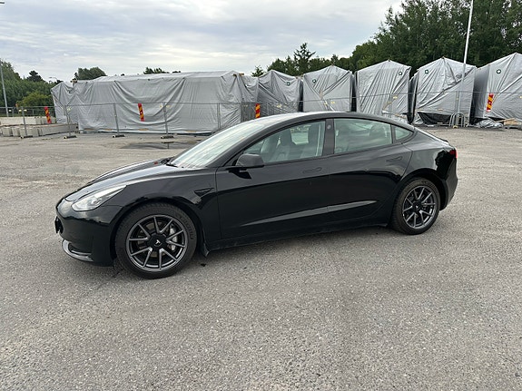 Tesla Model 3 2 of 5