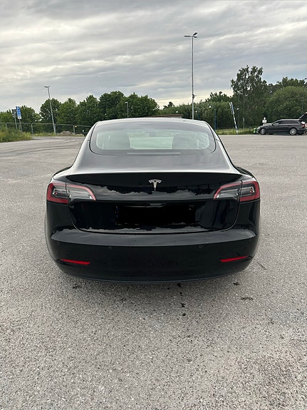 Tesla Model 3 4 of 5