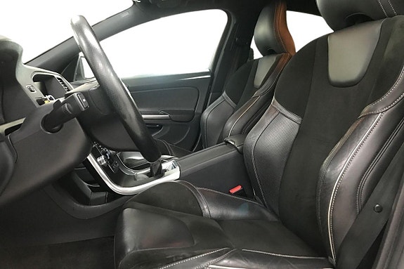 Volvo S60 13 of 23