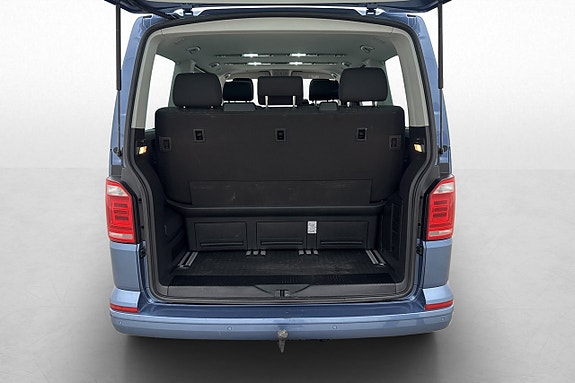 Volkswagen Multivan 14 of 19