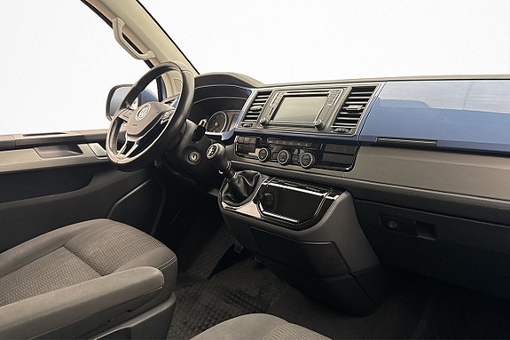 Volkswagen Multivan 9 of 19