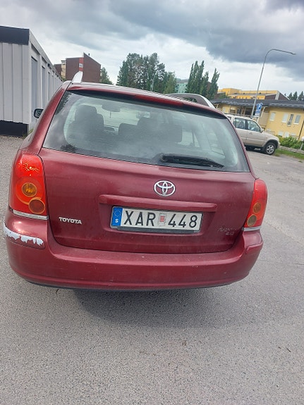 Toyota Avensis 4 of 5