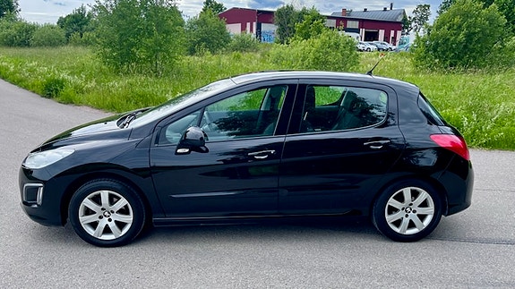 Peugeot 308 2 of 5