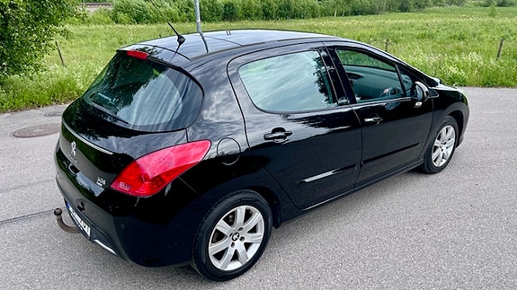 Peugeot 308 4 of 5