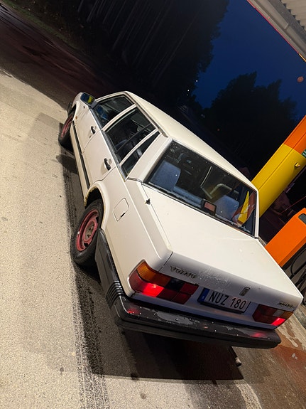 Volvo 740 2 of 4