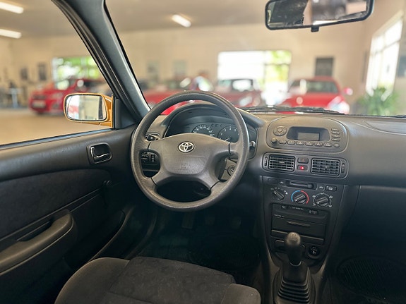 Toyota Corolla 10 of 17