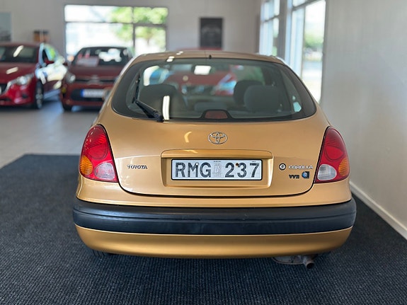 Toyota Corolla 8 of 17