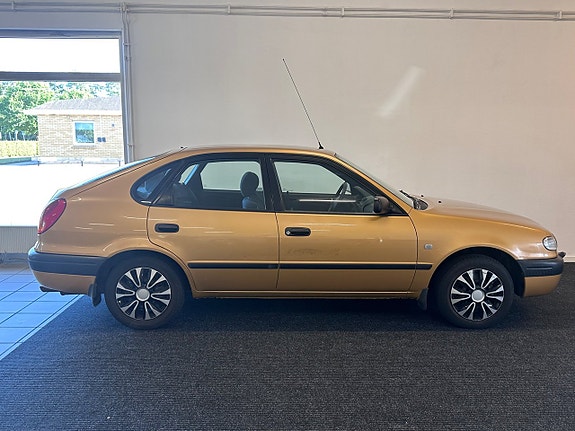 Toyota Corolla 4 of 17