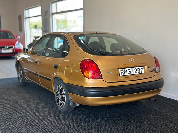 Toyota Corolla 6 of 17