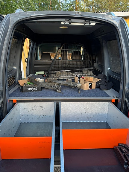 Volkswagen Caddy Alltrack 7 of 9