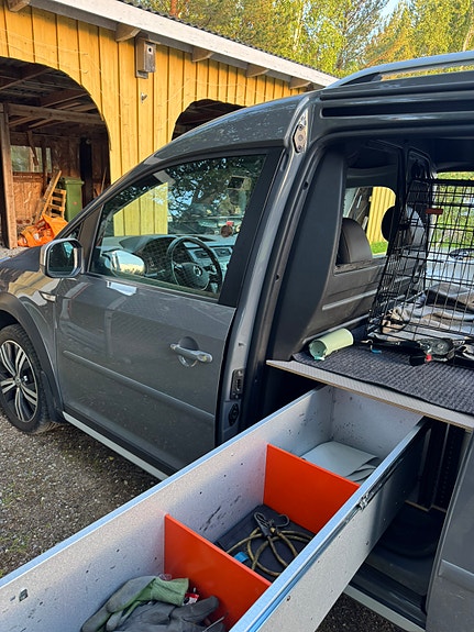 Volkswagen Caddy Alltrack 6 of 9