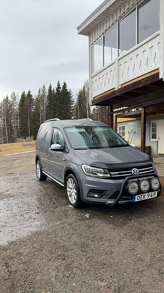 Volkswagen Caddy Alltrack 2 of 5