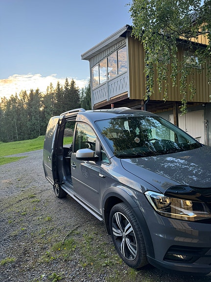 Volkswagen Caddy Alltrack 3 of 5