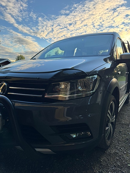 Volkswagen Caddy Alltrack 4 of 5