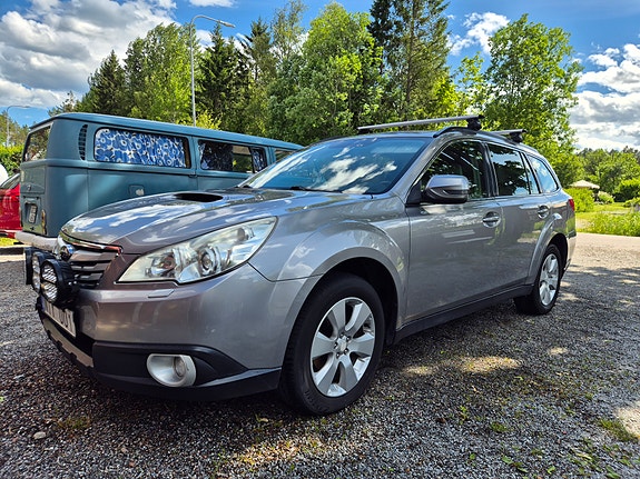 Subaru Outback 2 of 5