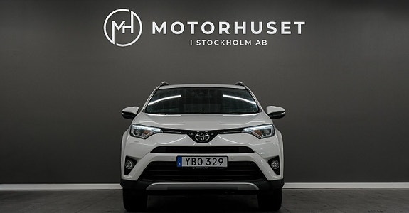 Toyota RAV4 2 of 5