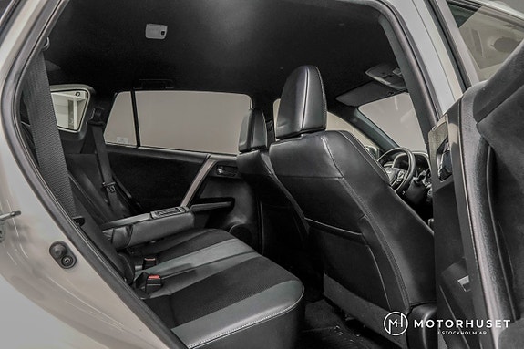 Toyota RAV4 11 of 23