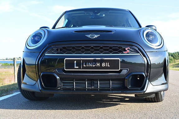 MINI Cooper S 4 of 5
