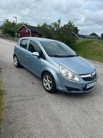 Opel Corsa 2 of 4