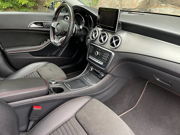 Mercedes-Benz CLA200 7 of 11