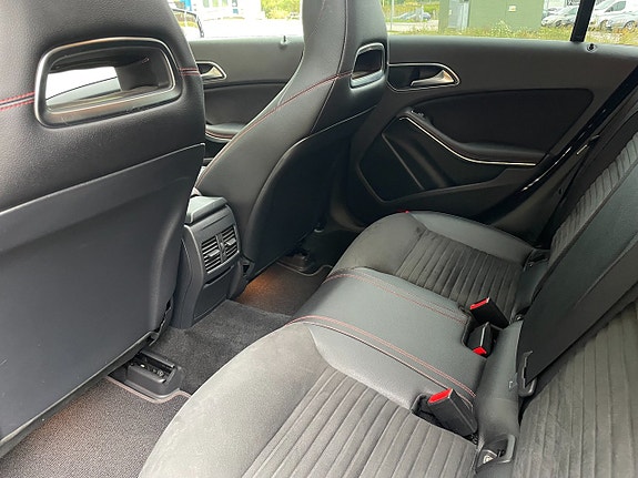 Mercedes-Benz CLA200 8 of 11