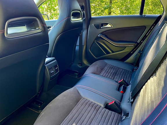 Mercedes-Benz CLA200 7 of 9