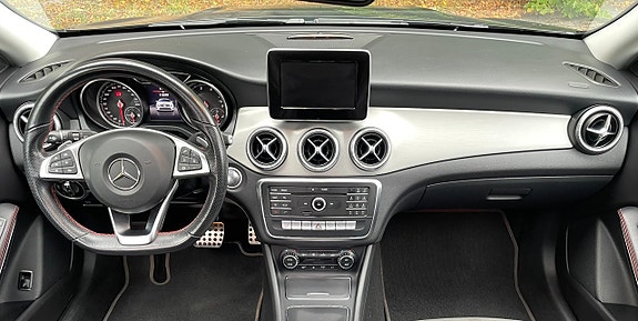 Mercedes-Benz CLA200 6 of 11