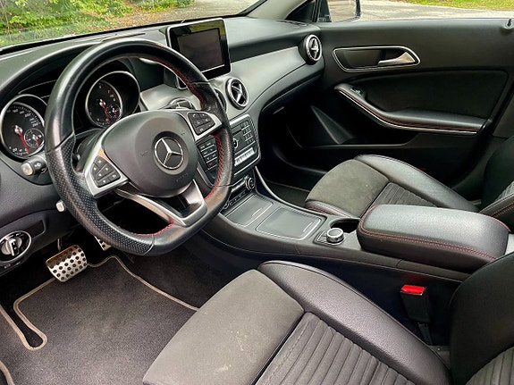 Mercedes-Benz CLA200 5 of 11