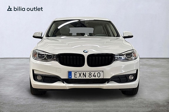 BMW 318d 3 of 5