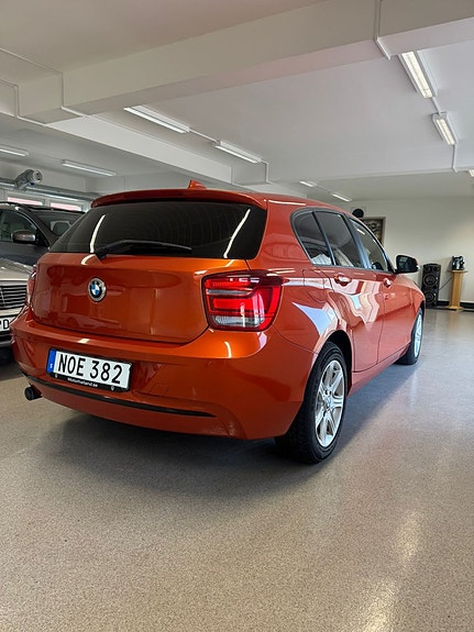 BMW 118d 4 of 5