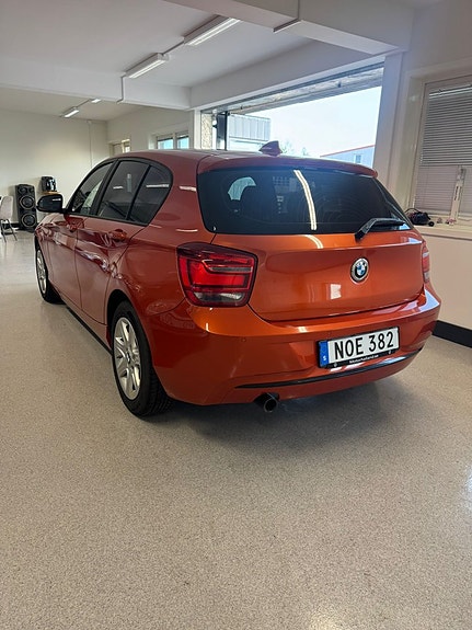 BMW 118d 3 of 5