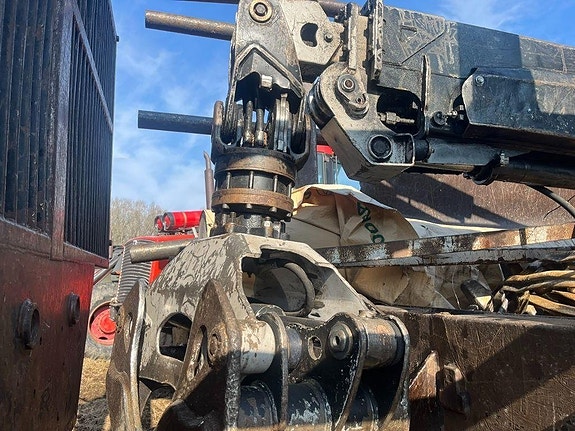 Komatsu 840.4 7 of 11