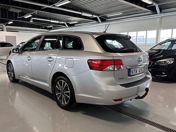 Toyota Avensis 5 of 5