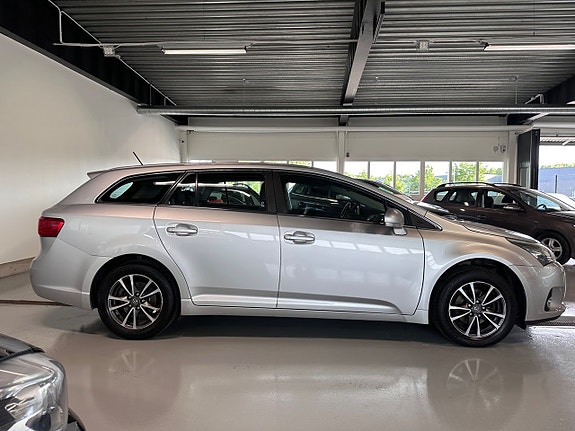 Toyota Avensis 3 of 5