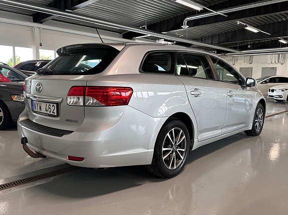 Toyota Avensis 4 of 5