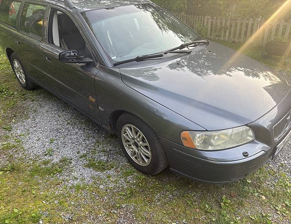 Volvo V70 3 of 6