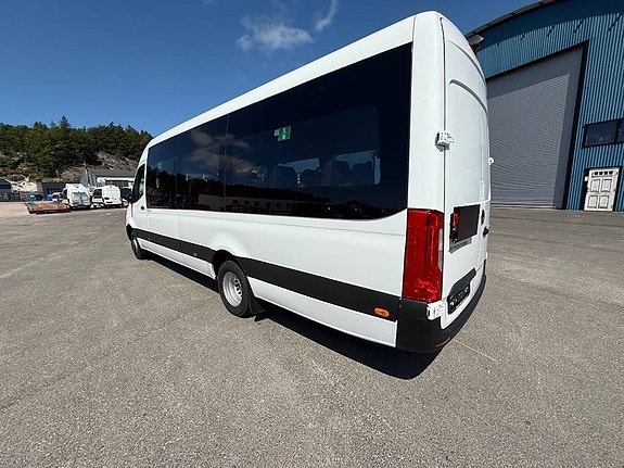 Mercedes-Benz Skolbuss  22 pass 2 of 10