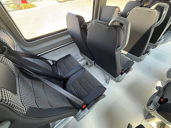 Mercedes-Benz Skolbuss  22 pass 8 of 10