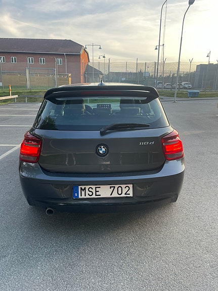 BMW 118d 3 of 5