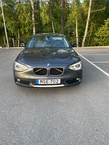 BMW 118d 4 of 5