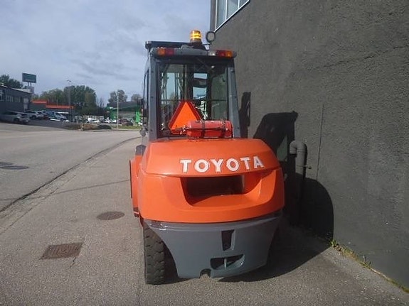 Toyota 7 FD A 50 3 of 5