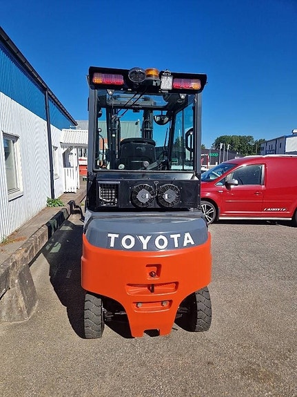 Toyota 8 FBMT 35 2 of 5