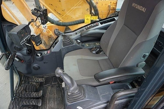 Hyundai R260LC-9A 16 of 23