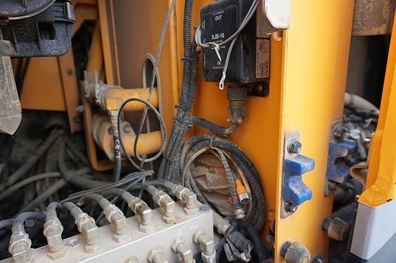 Hyundai R260LC-9A 17 of 23