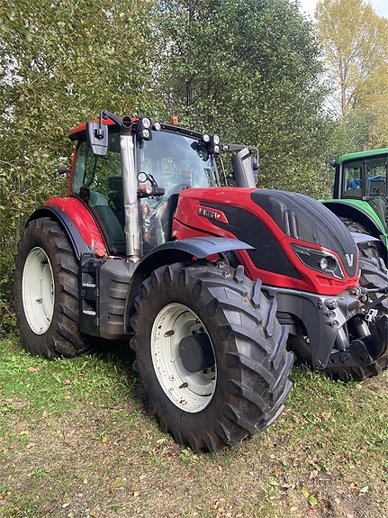 Valtra T234 VERSU TRAKTOR FR.LYFT 2 of 5