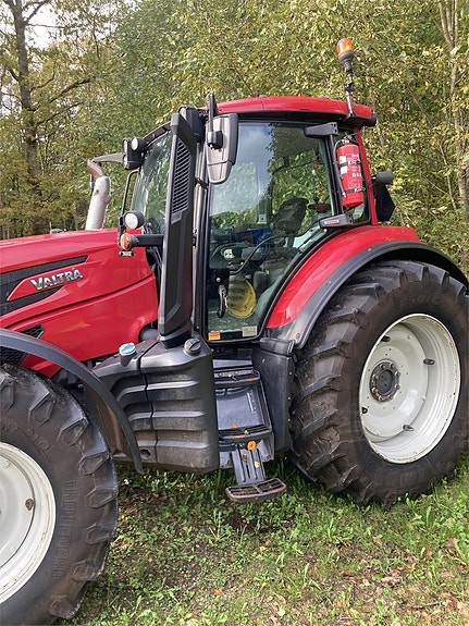 Valtra T234 VERSU TRAKTOR FR.LYFT 3 of 5